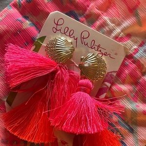 Lilly shell yeah earrings! Never worn